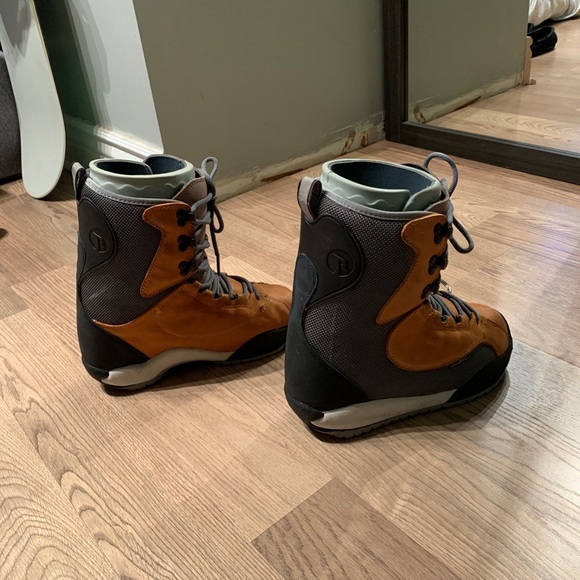 Burton Snowboard Boots - Picture 4 of 4